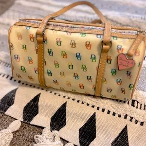 VINTAGE✨ Y2K Dooney & Bourke IT bag GUC